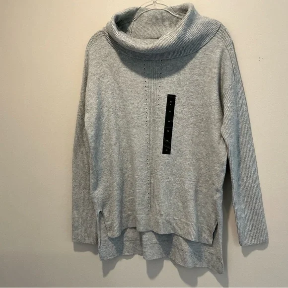 NWT Cozy Gray Turtleneck Sweater Size M - Picture 1 of 7